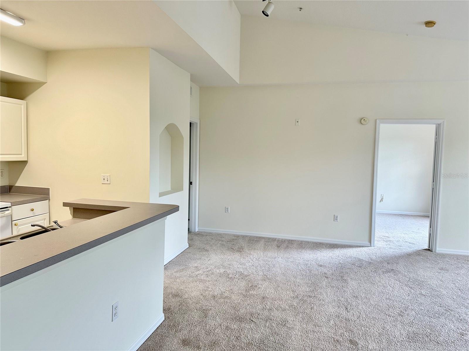 Image 6 of 14 For 5506 Metrowest Boulevard 311