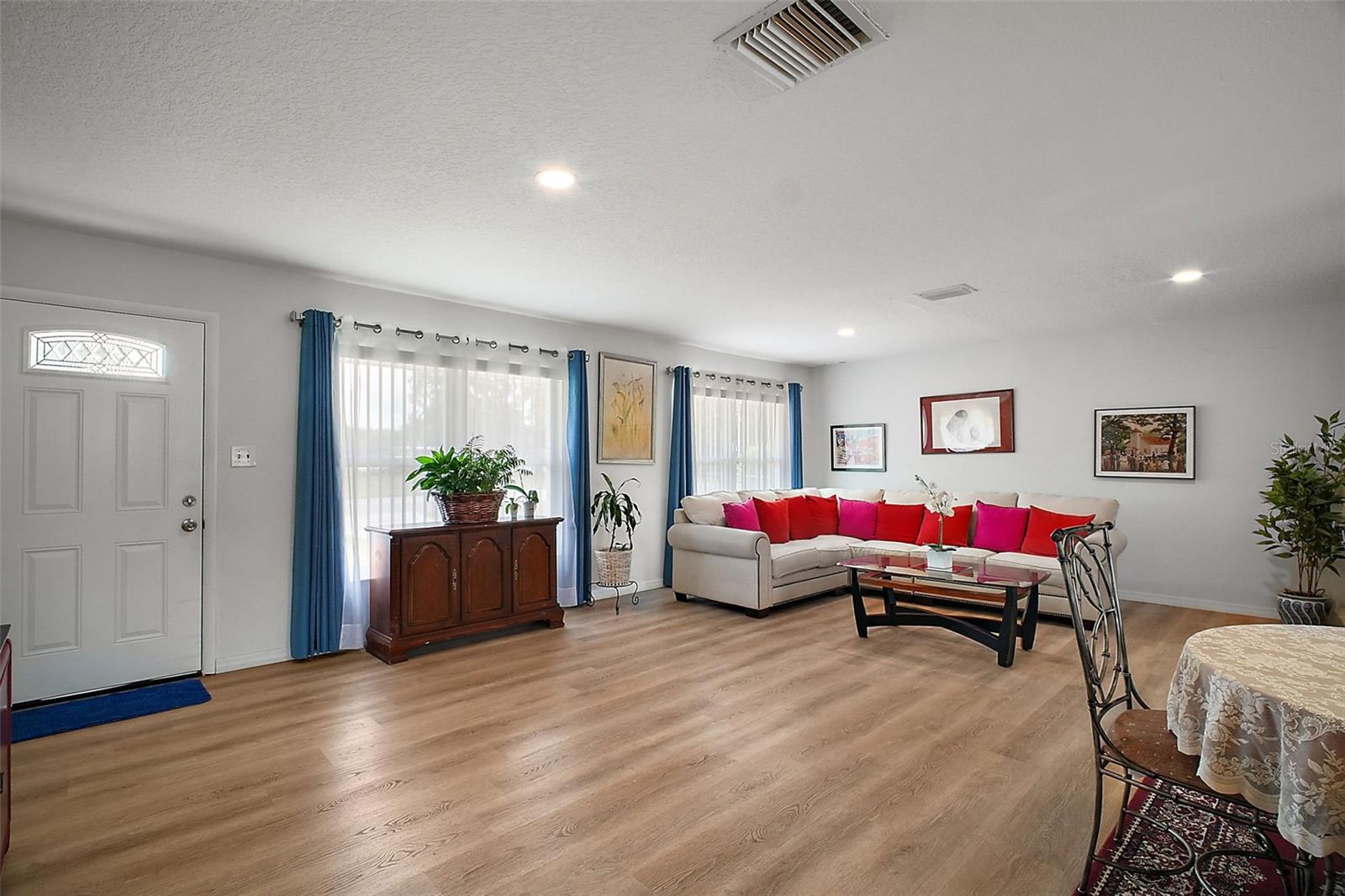 Image 3 of 20 For 226 Cardinal Drive