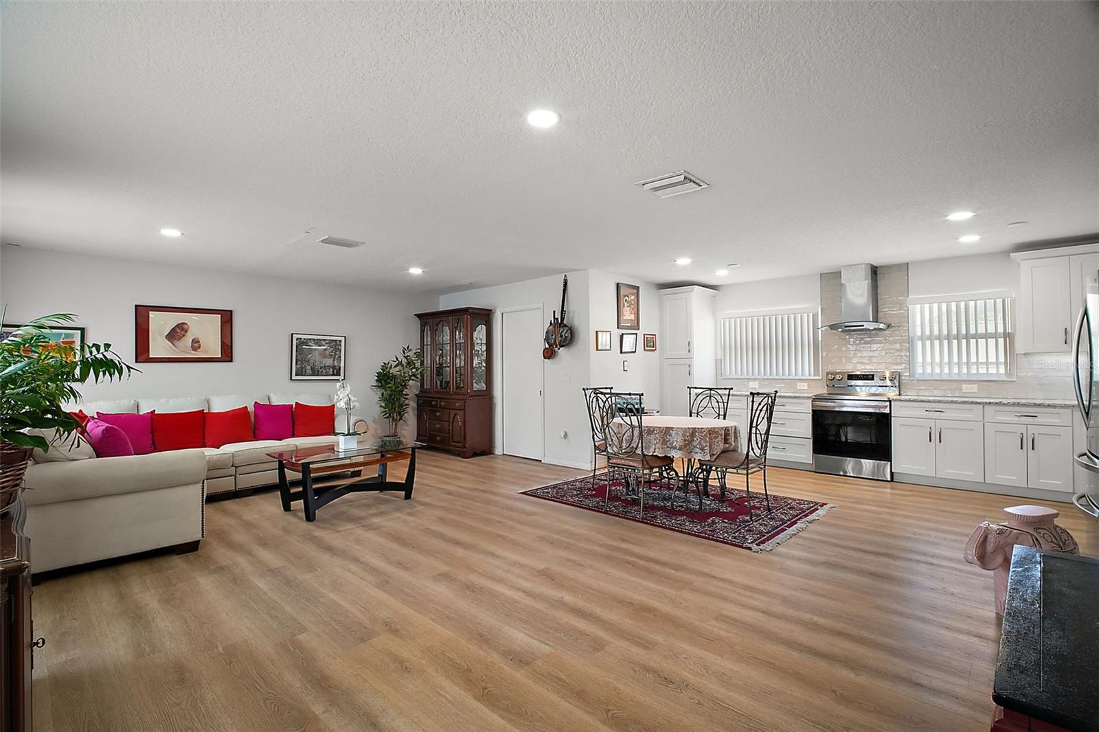 Image 4 of 20 For 226 Cardinal Drive