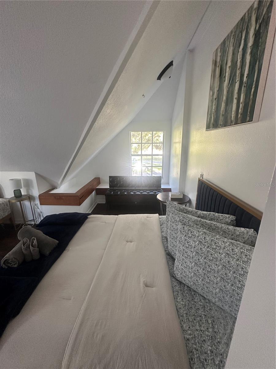 Image 16 of 24 For 381 Cobble Court