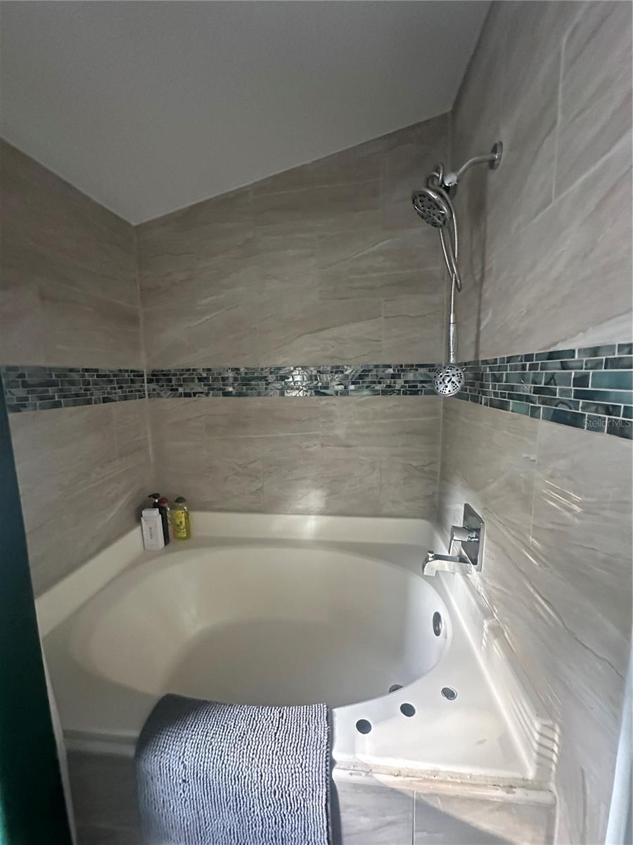 Image 18 of 24 For 381 Cobble Court