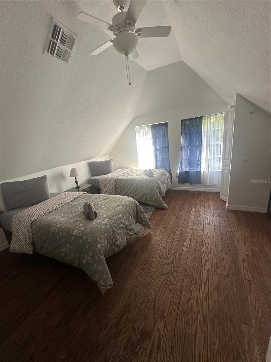 Image 20 of 24 For 381 Cobble Court