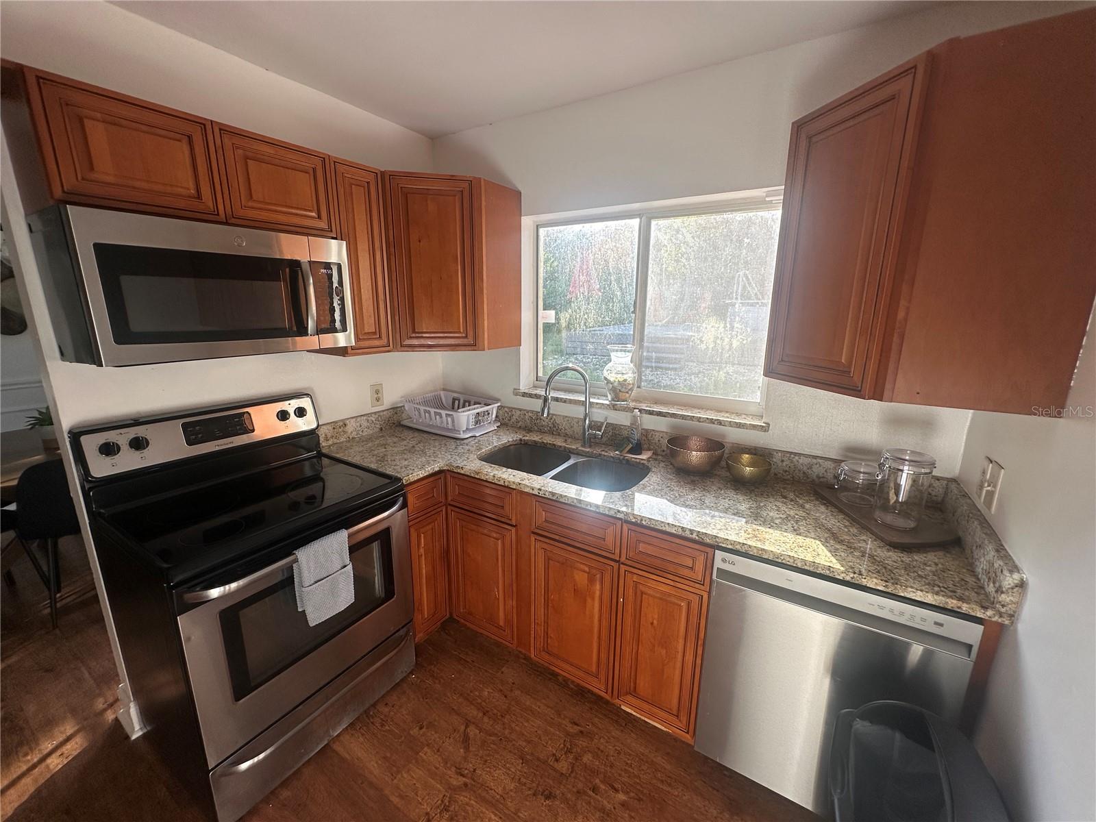 Image 4 of 24 For 381 Cobble Court