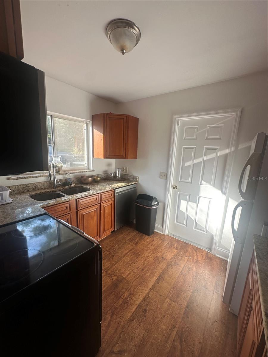 Image 7 of 24 For 381 Cobble Court