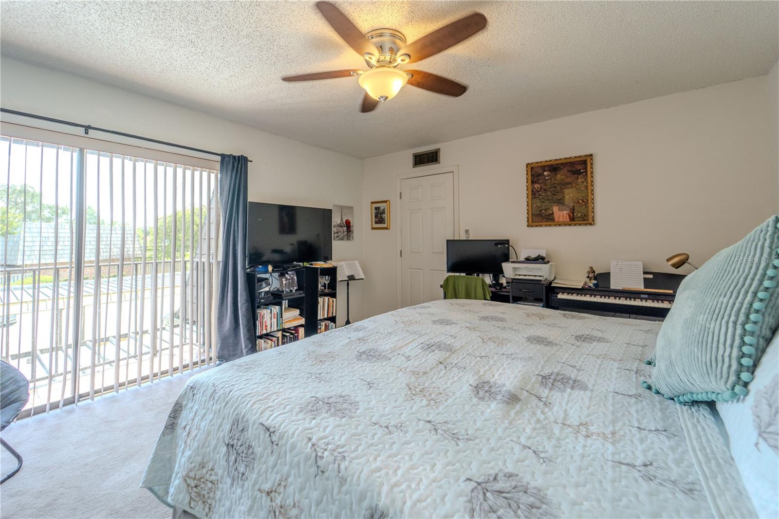 Image 18 of 37 For 2935 Tangerine Court