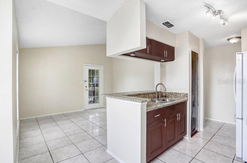 Image 21 of 44 For 8702 Mallard Reserve Drive 202