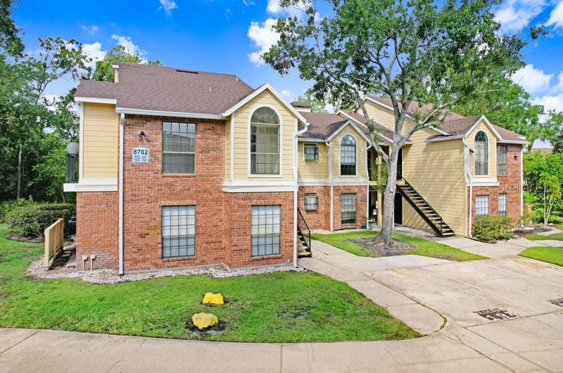 Image 4 of 44 For 8702 Mallard Reserve Drive 202
