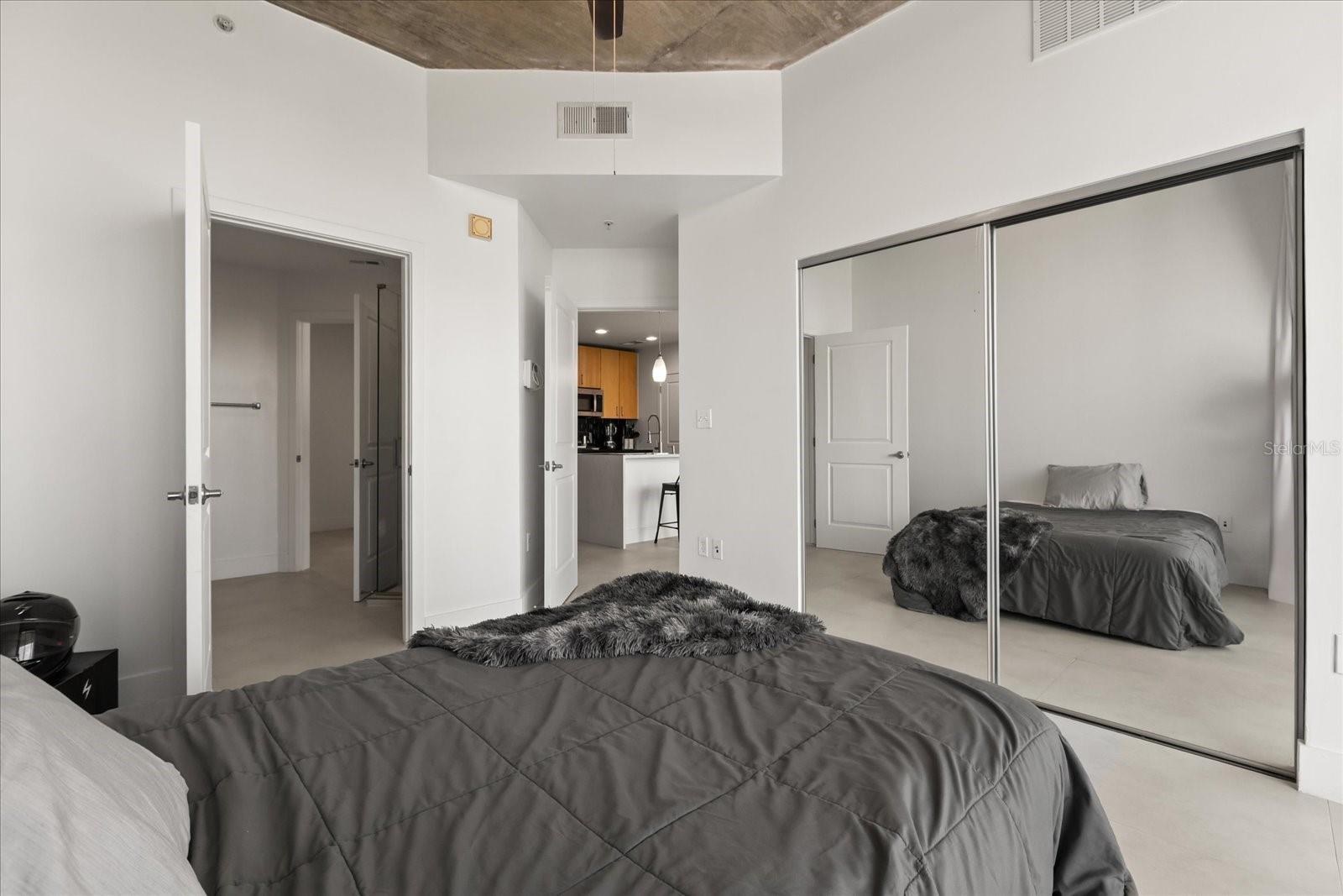 Image 17 of 41 For 155 Court Avenue 1316