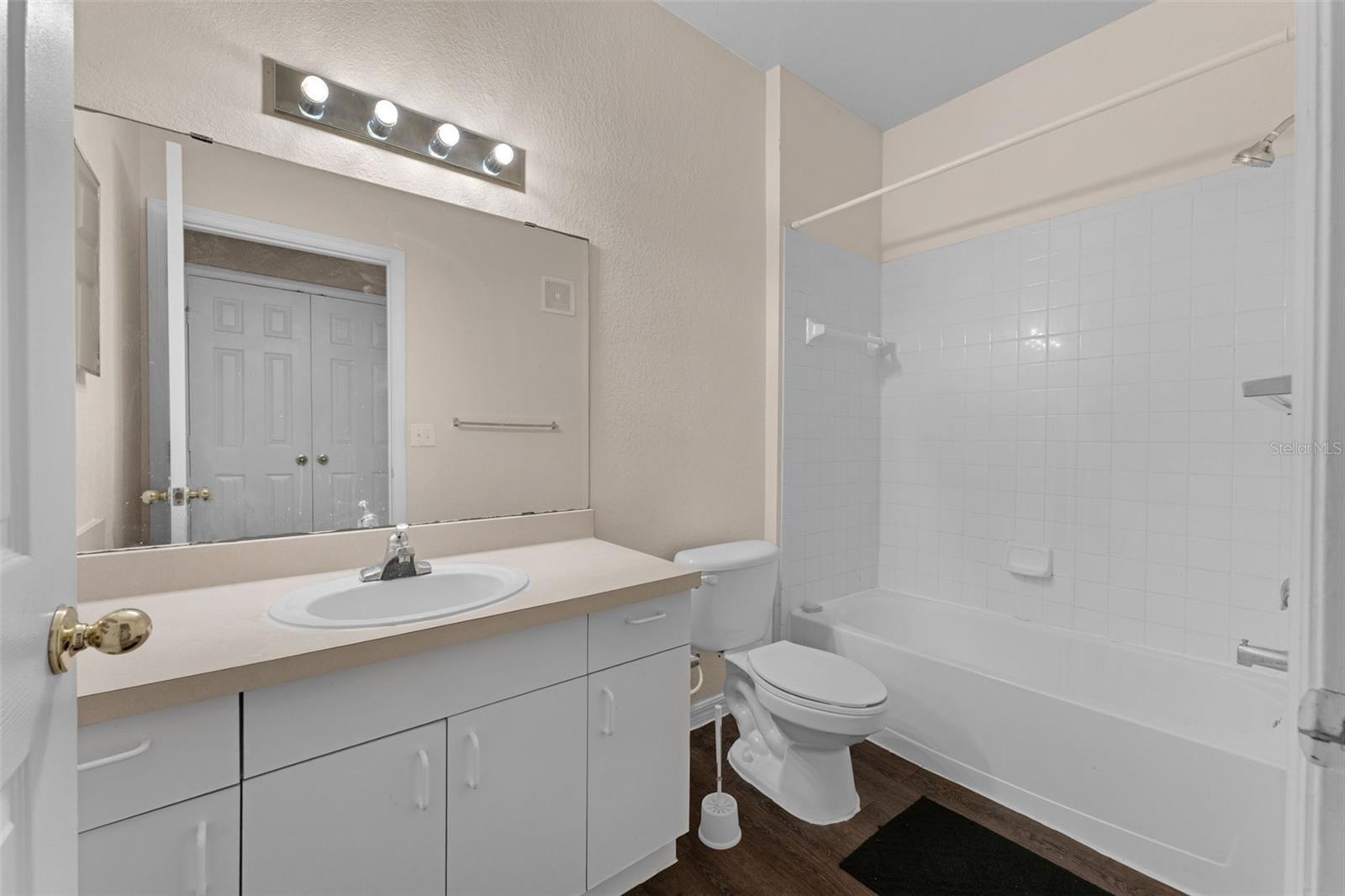 Image 15 of 49 For 3615 Conroy Road 618