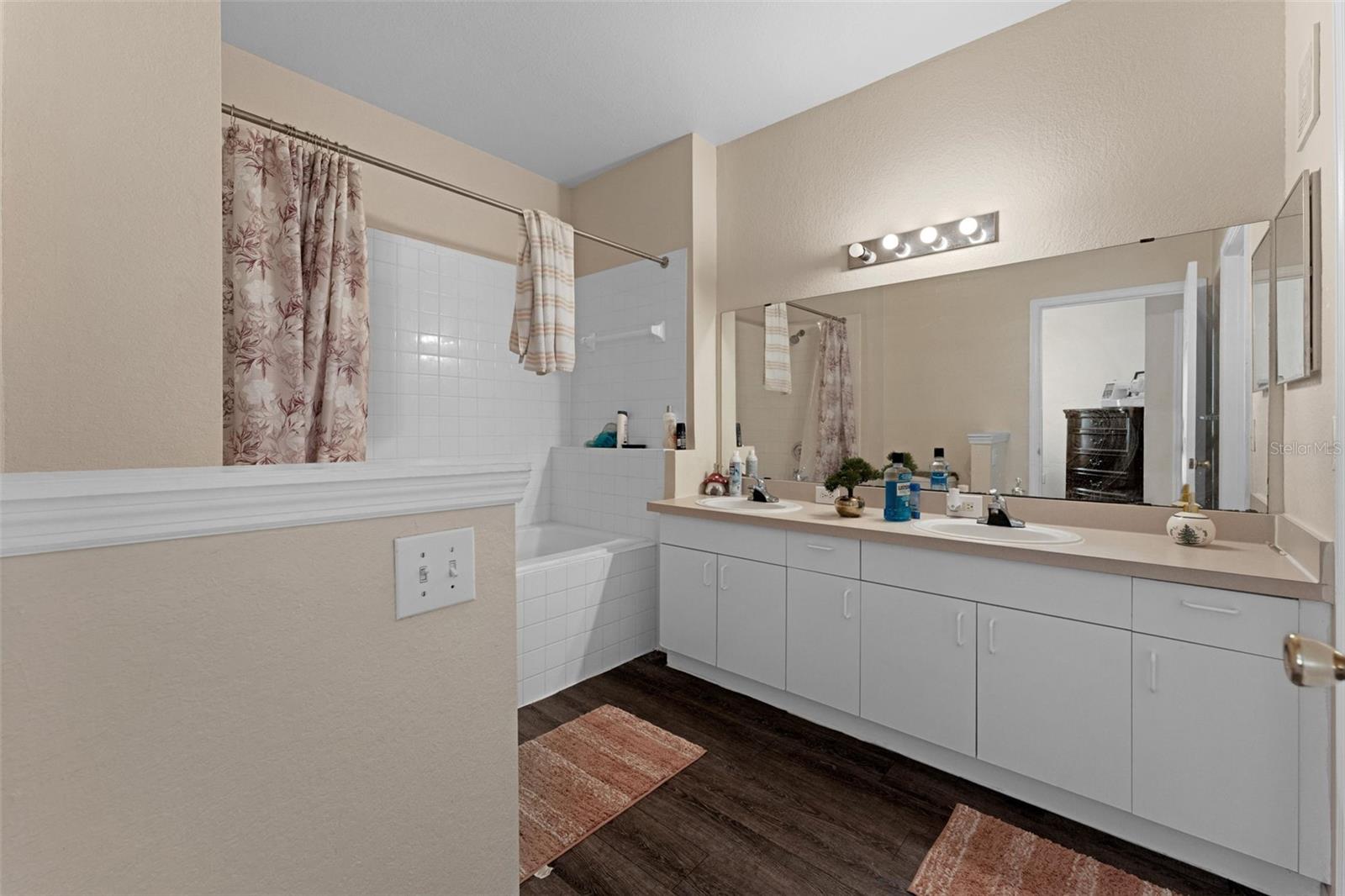 Image 16 of 49 For 3615 Conroy Road 618