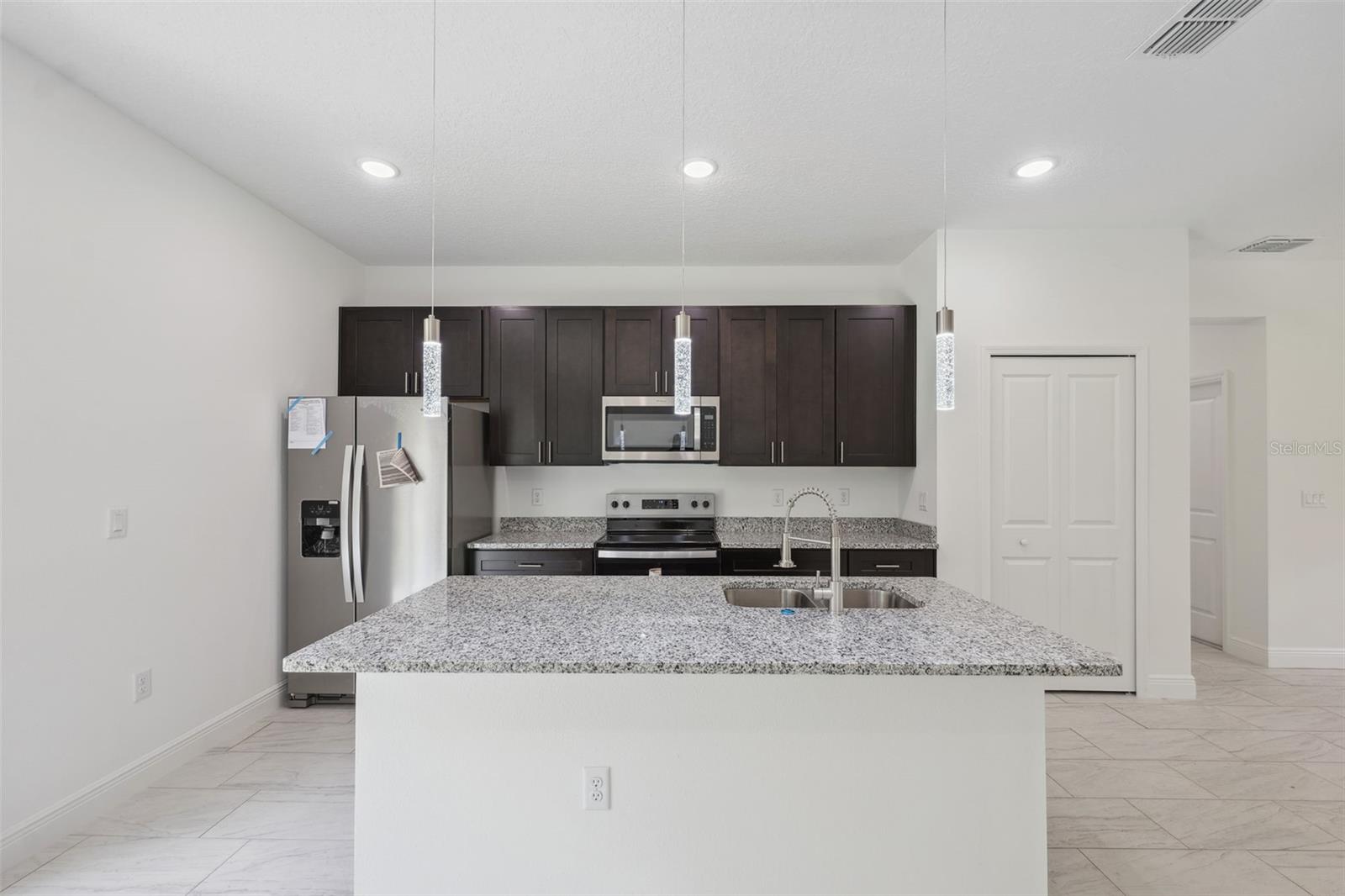 Image 10 of 32 For 10089 N Athenia Dr