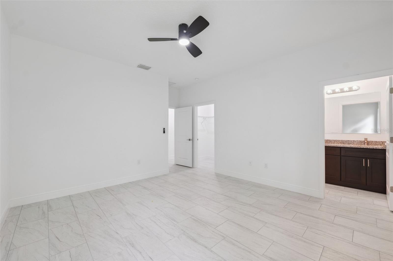 Image 12 of 32 For 10089 N Athenia Dr
