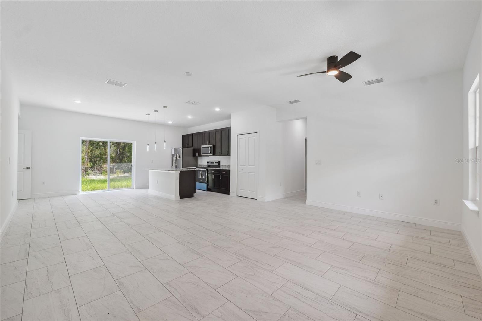 Image 13 of 32 For 10089 N Athenia Dr
