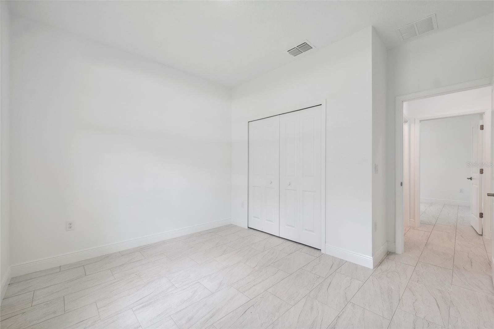 Image 17 of 32 For 10089 N Athenia Dr