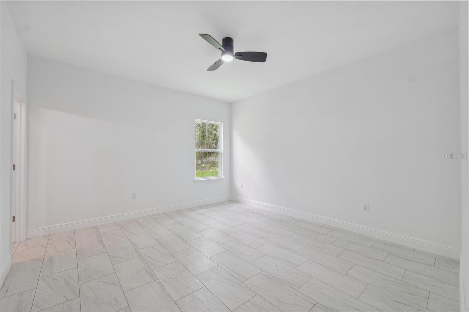 Image 21 of 32 For 10089 N Athenia Dr
