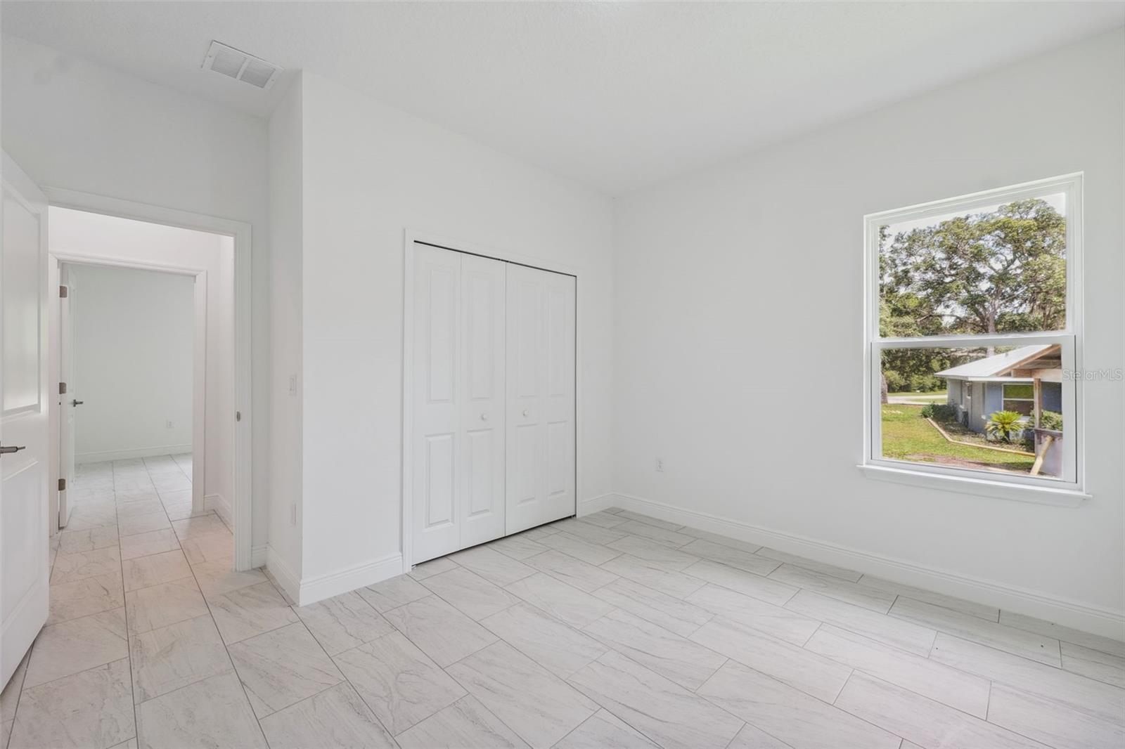 Image 22 of 32 For 10089 N Athenia Dr