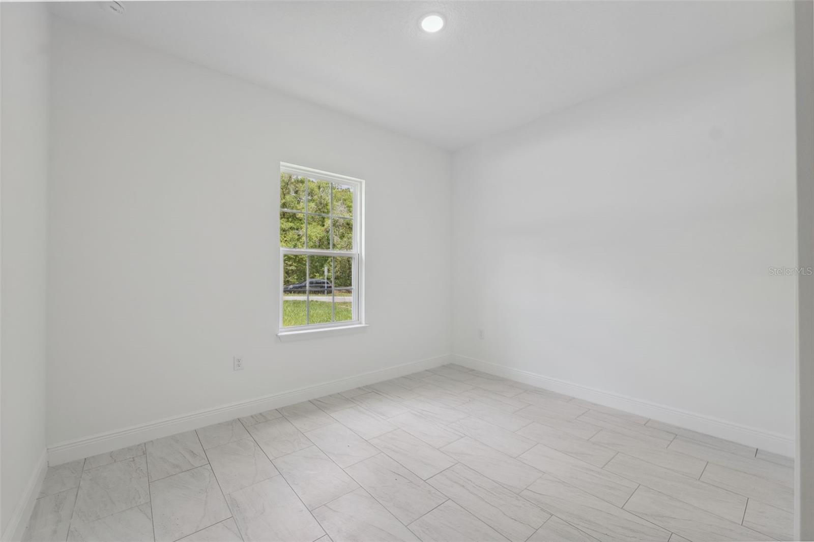 Image 23 of 32 For 10089 N Athenia Dr