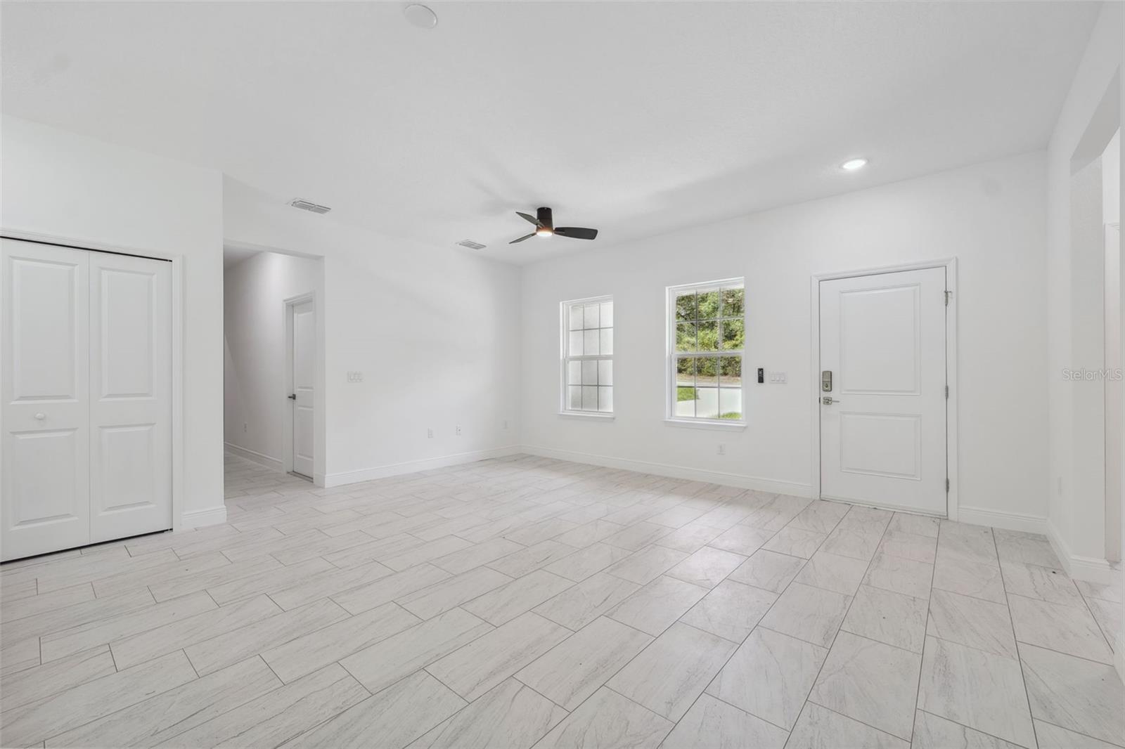 Image 25 of 32 For 10089 N Athenia Dr
