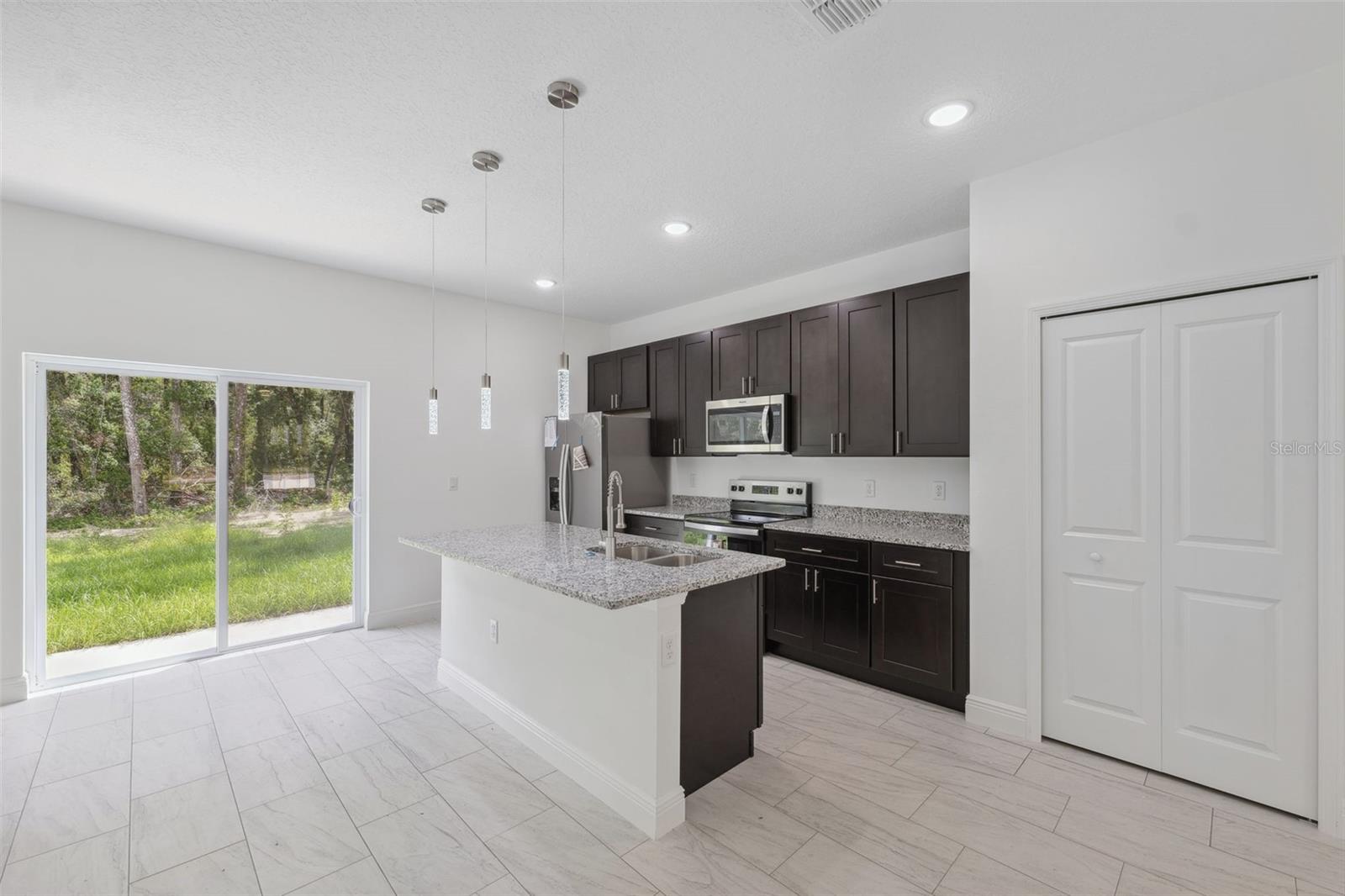 Image 4 of 32 For 10089 N Athenia Dr