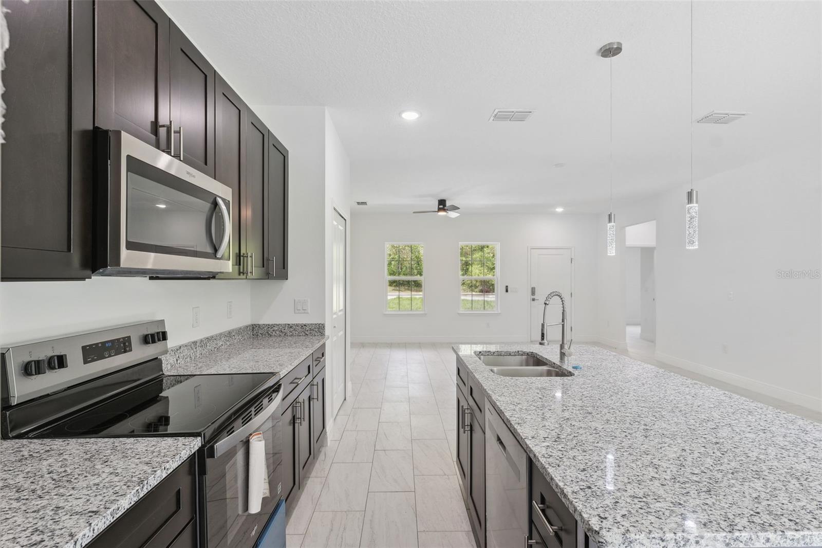 Image 5 of 32 For 10089 N Athenia Dr