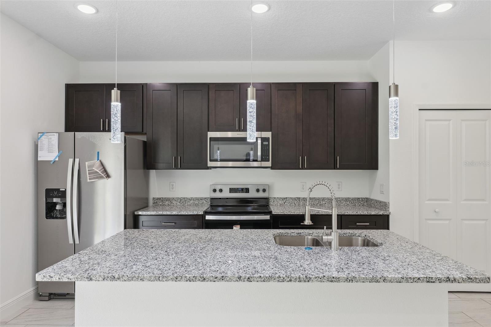 Image 7 of 32 For 10089 N Athenia Dr