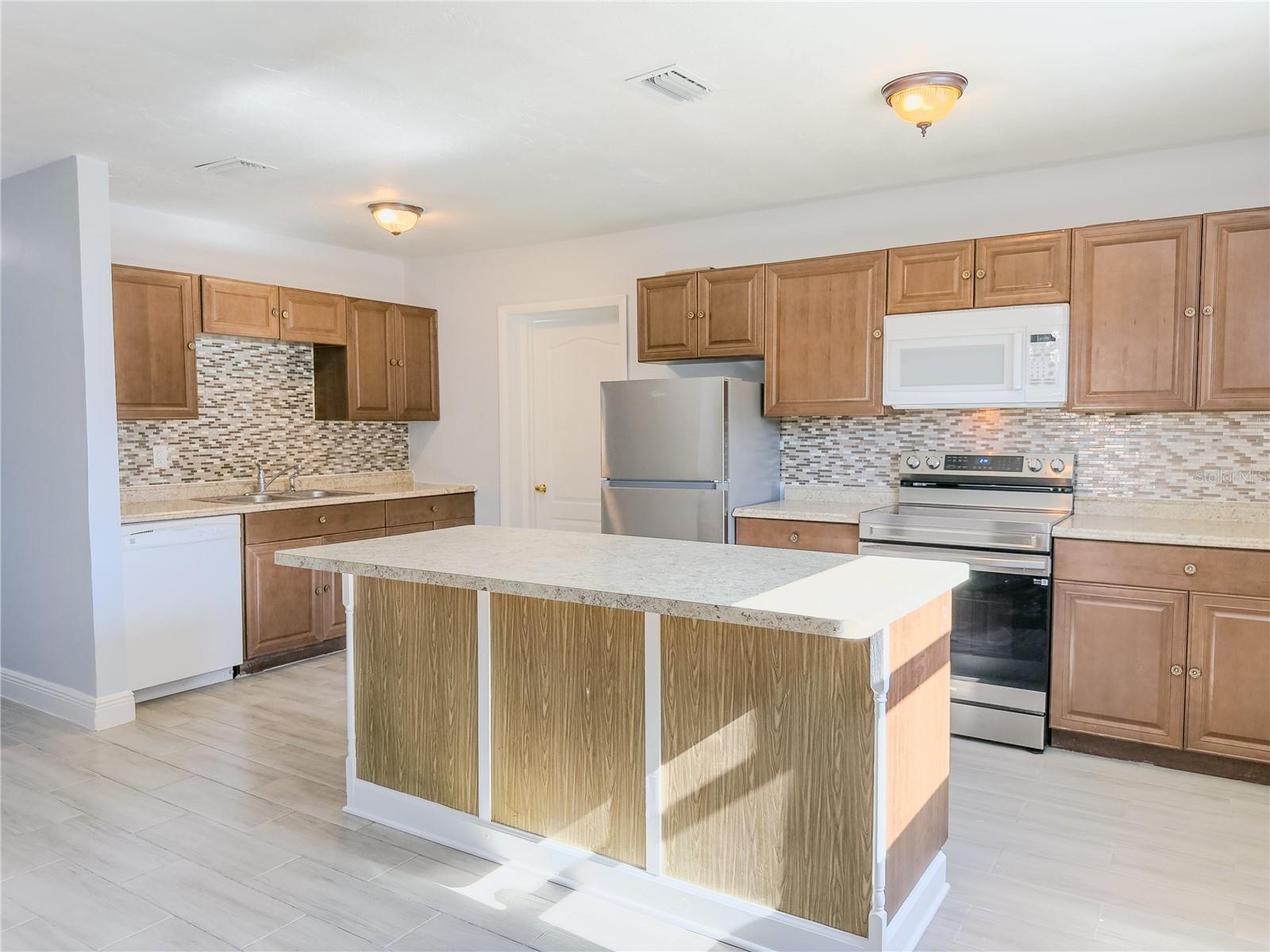 Image 10 of 42 For 7702 Arezzo Avenue