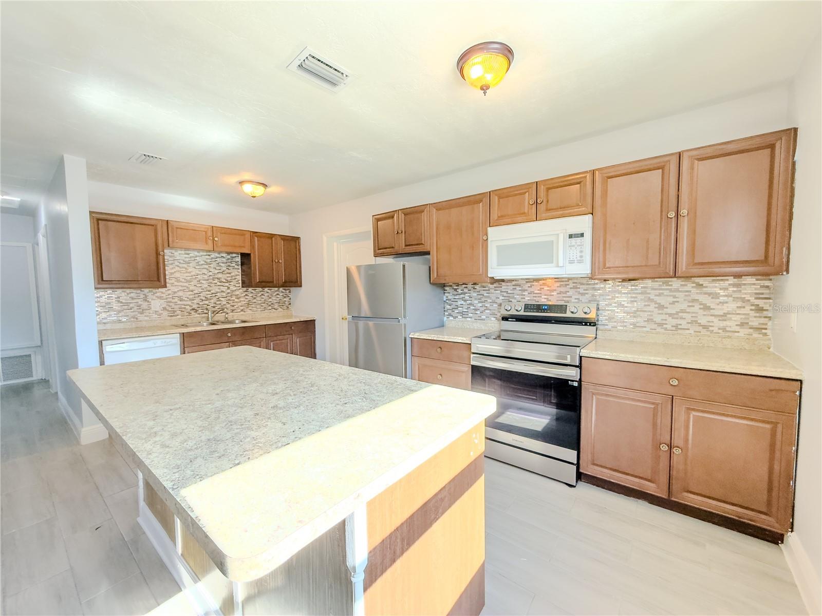 Image 11 of 42 For 7702 Arezzo Avenue