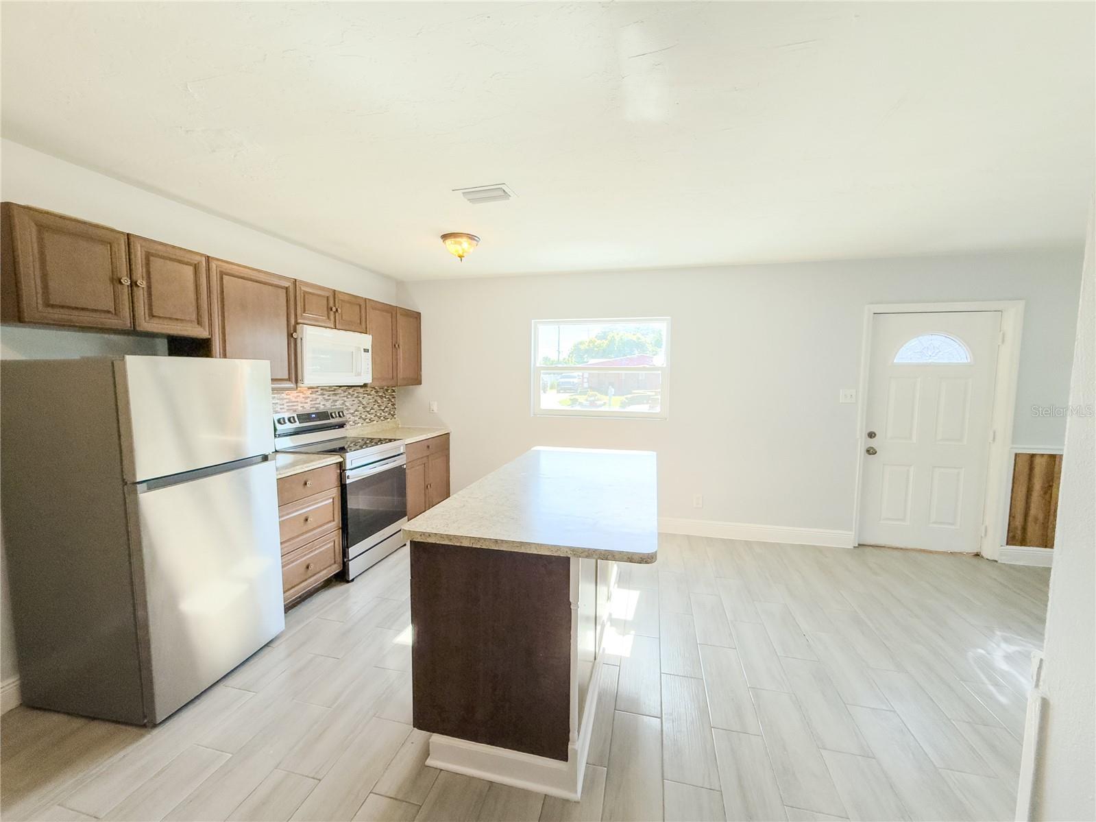 Image 13 of 42 For 7702 Arezzo Avenue