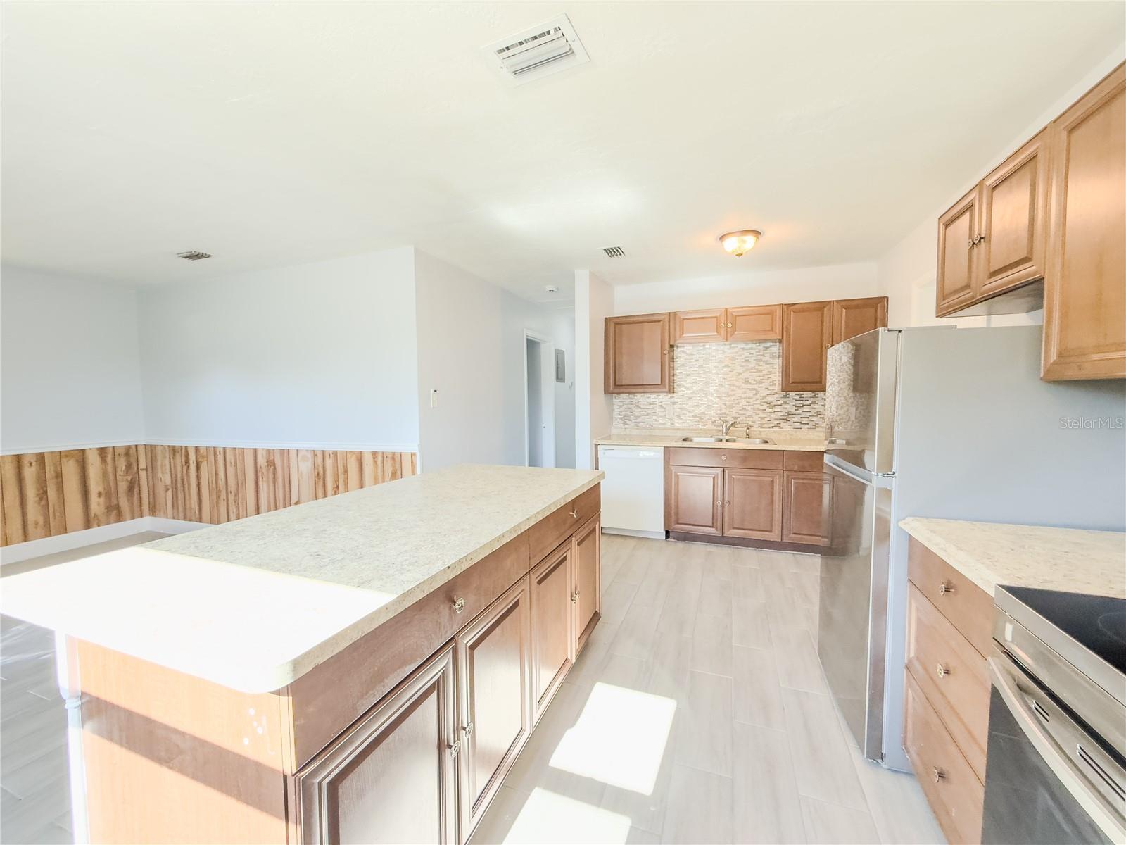 Image 8 of 42 For 7702 Arezzo Avenue