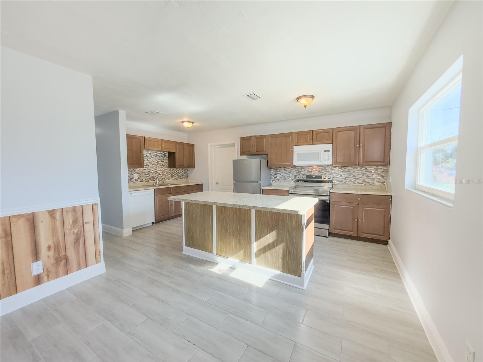 Image 9 of 42 For 7702 Arezzo Avenue
