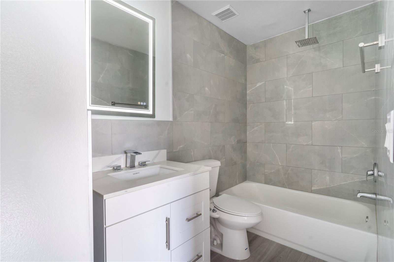 Image 15 of 31 For 10132 Lake Oak Circle