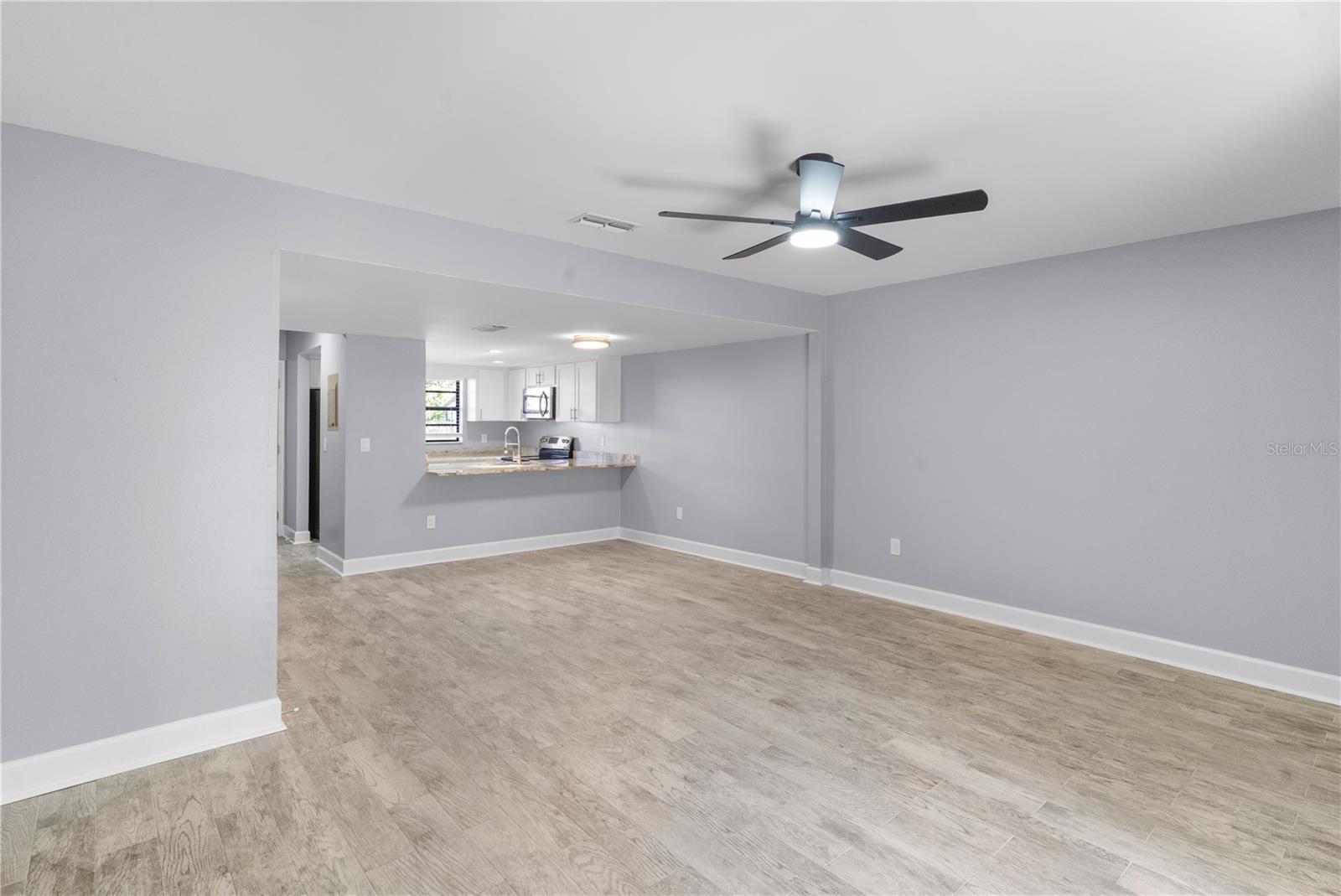 Image 16 of 31 For 10132 Lake Oak Circle