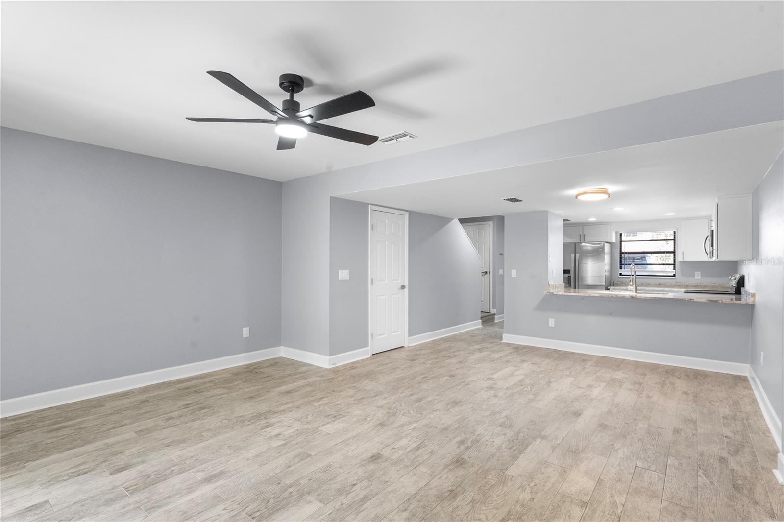Image 17 of 31 For 10132 Lake Oak Circle