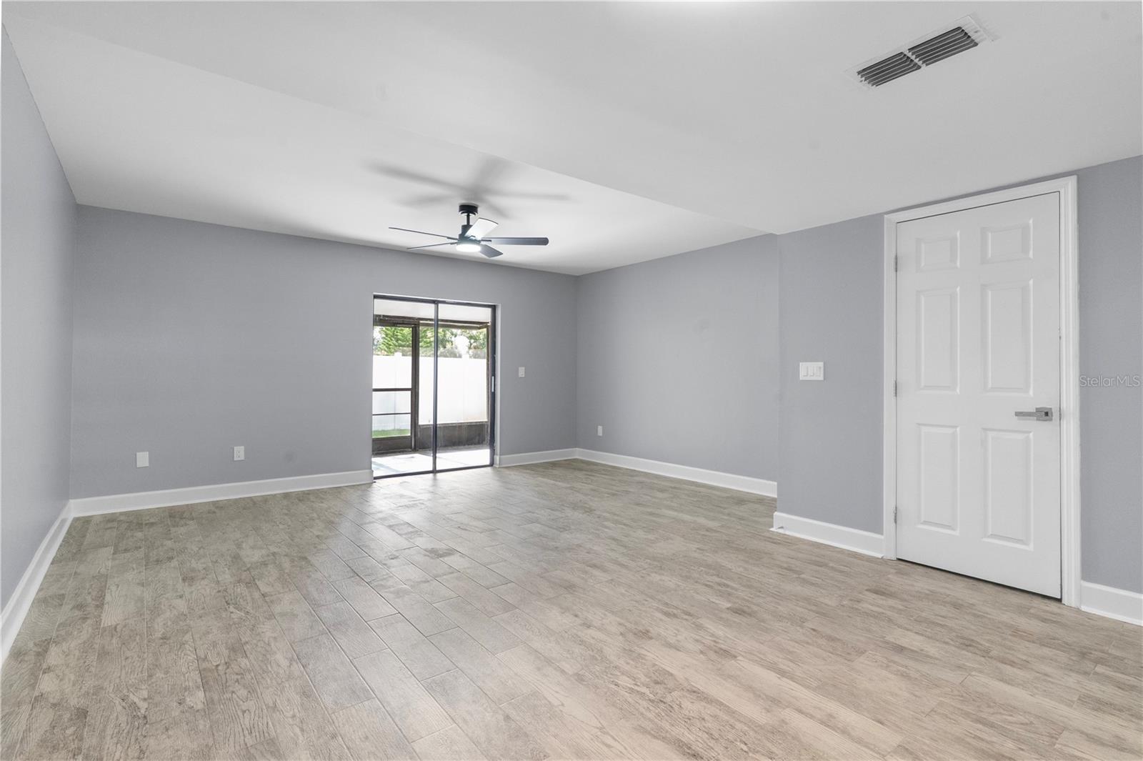 Image 18 of 31 For 10132 Lake Oak Circle