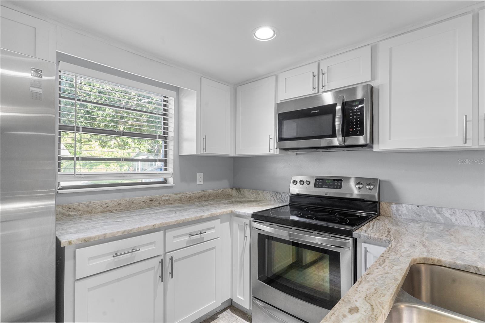 Image 19 of 31 For 10132 Lake Oak Circle