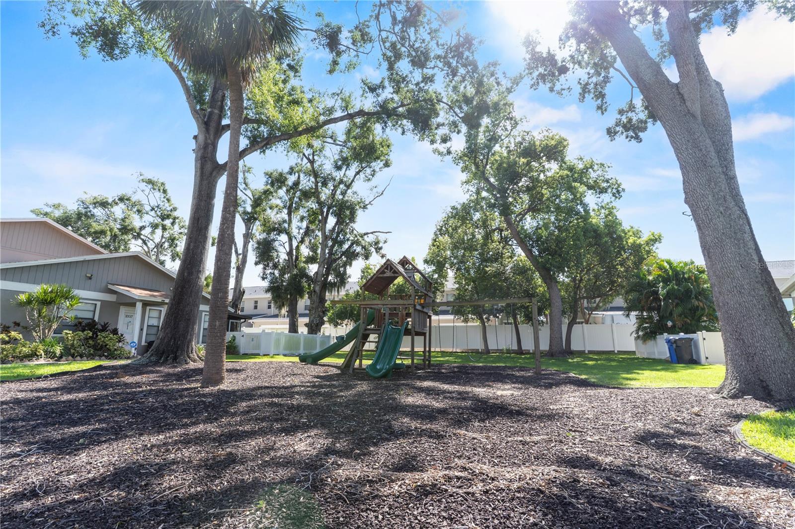 Image 23 of 31 For 10132 Lake Oak Circle