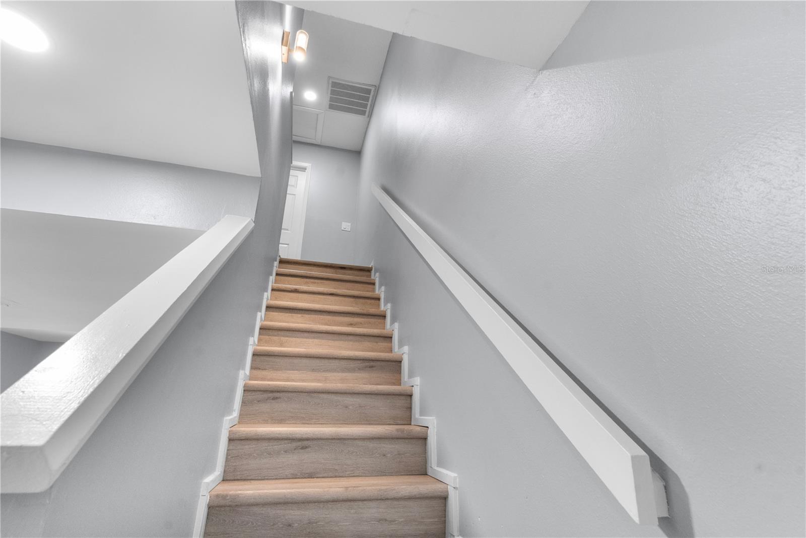 Image 7 of 31 For 10132 Lake Oak Circle