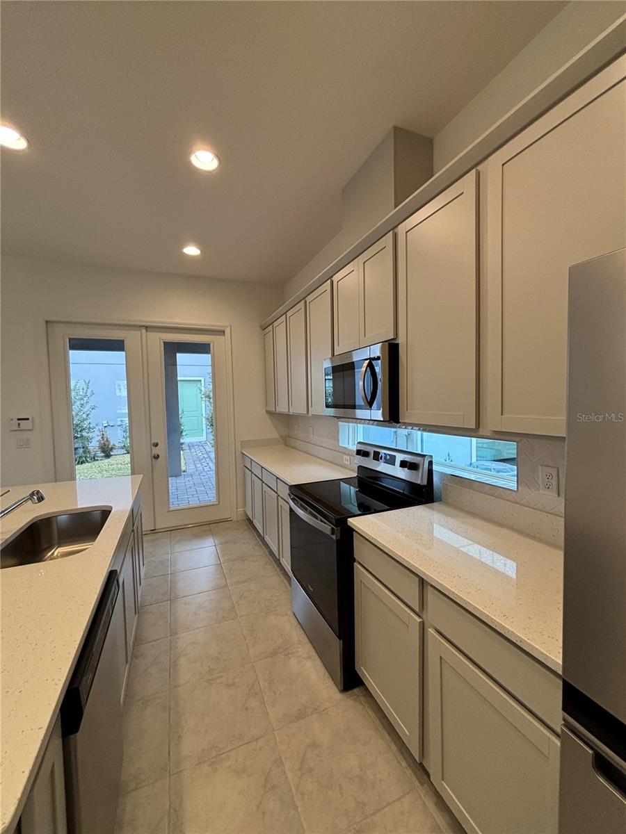 Image 9 of 38 For 9931 Pearson Avenue