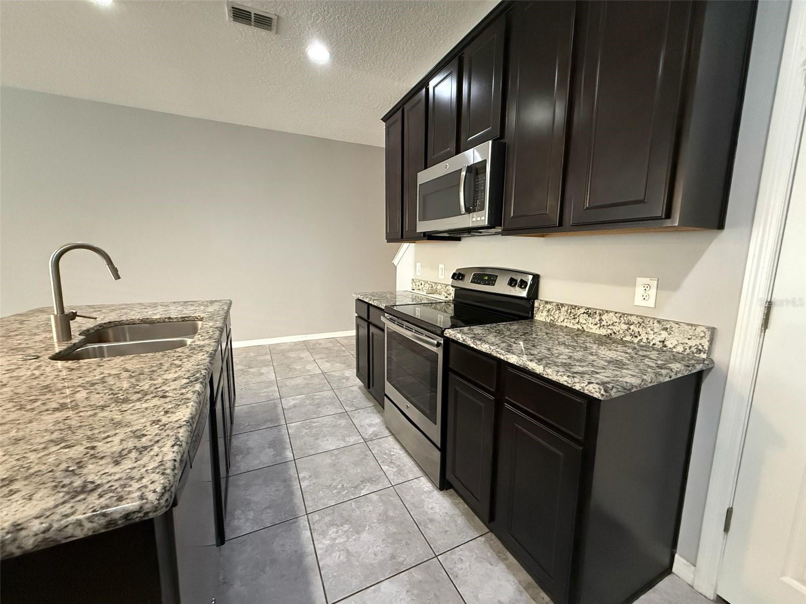 Image 10 of 32 For 7681 Ripplepointe Way