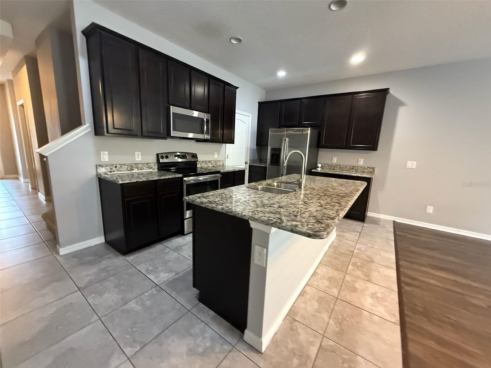 Image 9 of 32 For 7681 Ripplepointe Way
