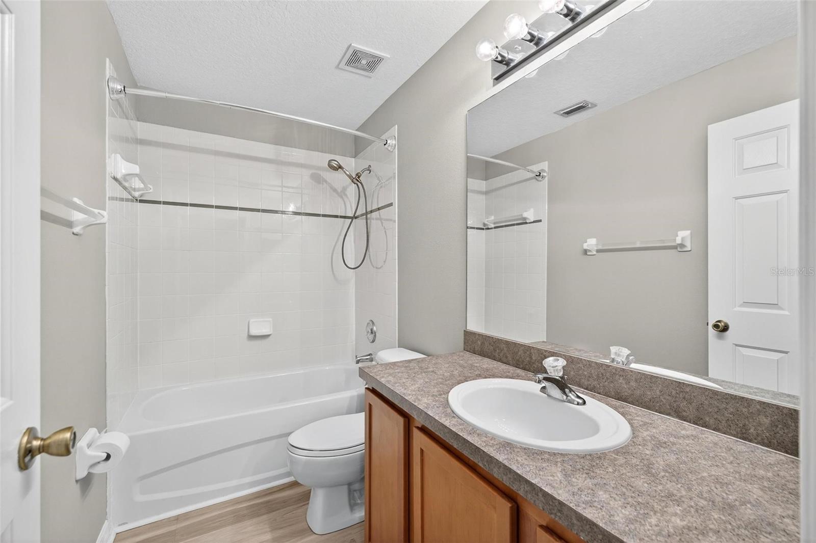 Image 34 of 77 For 18118 Nassau Point Drive