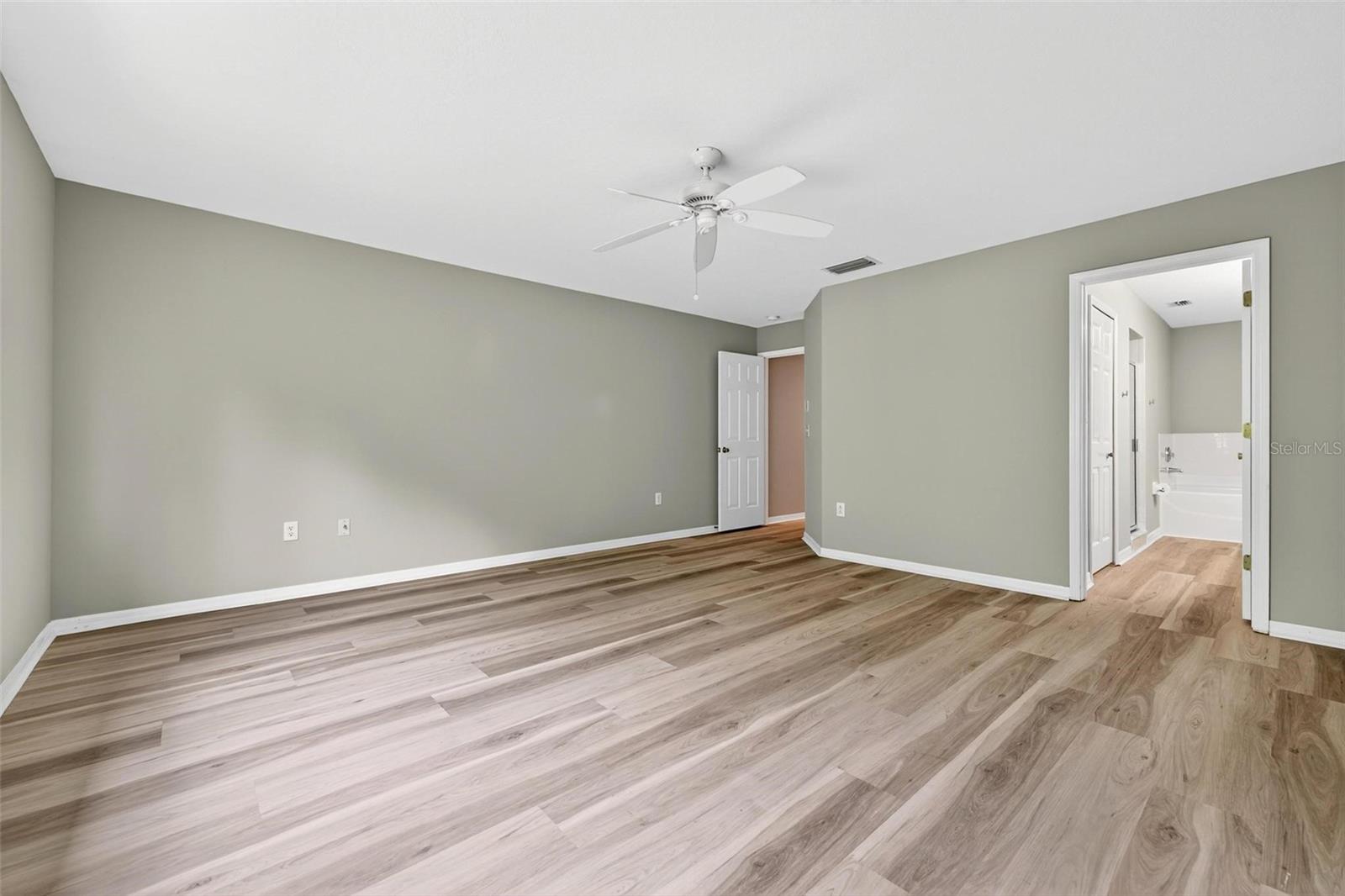Image 38 of 77 For 18118 Nassau Point Drive