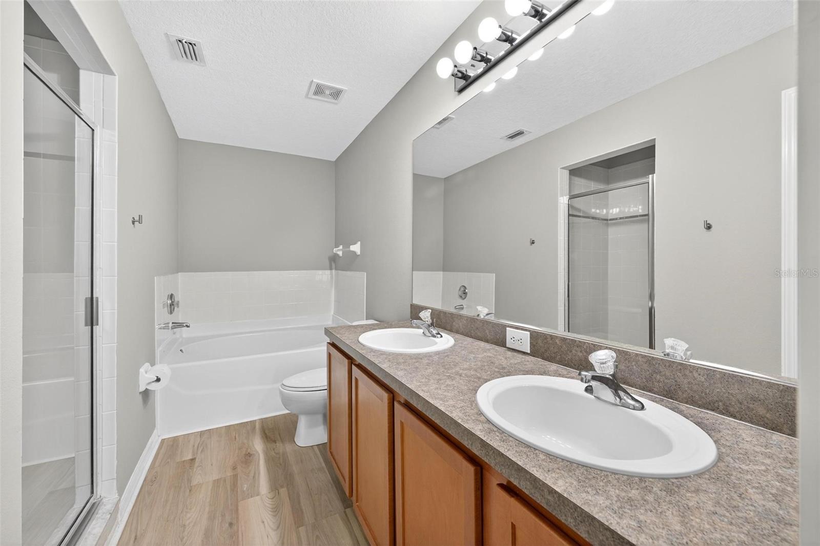 Image 40 of 77 For 18118 Nassau Point Drive