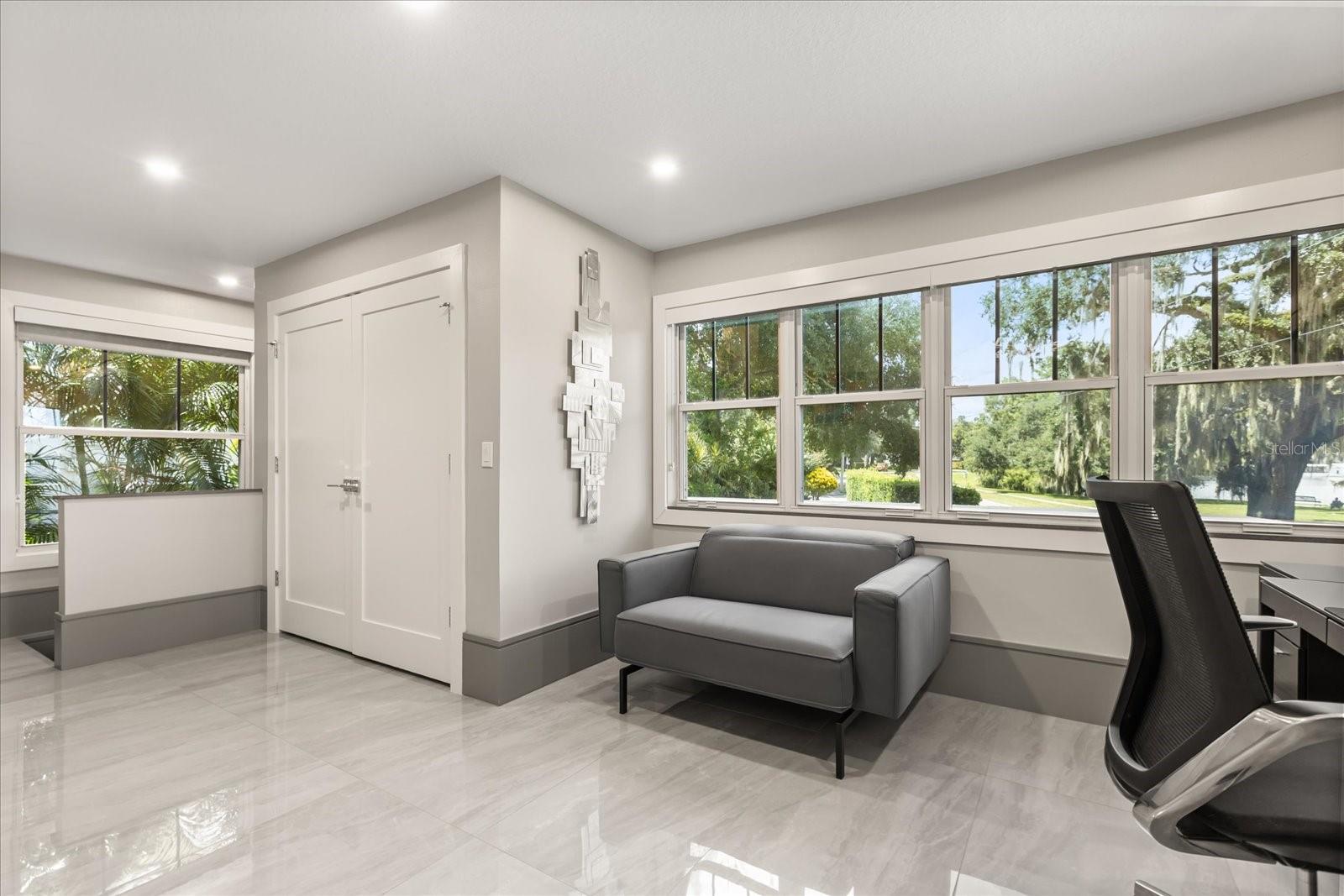 Image 19 of 47 For 808 Edgewater Drive