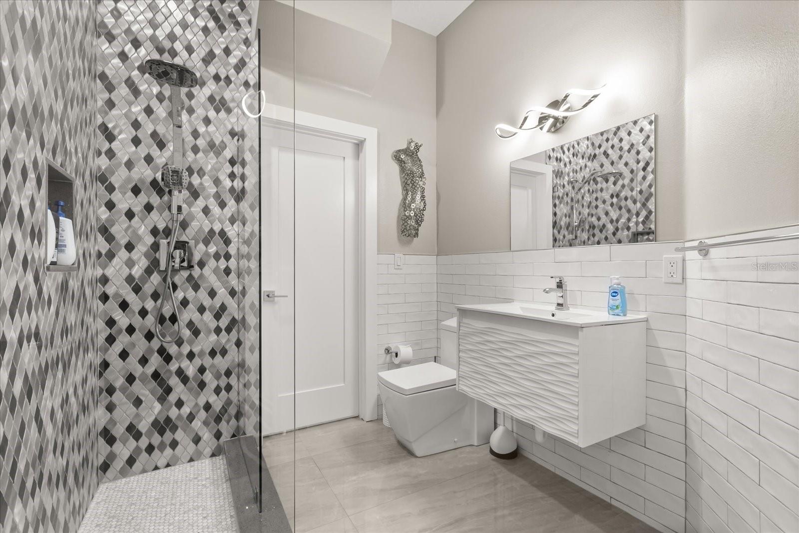 Image 21 of 47 For 808 Edgewater Drive