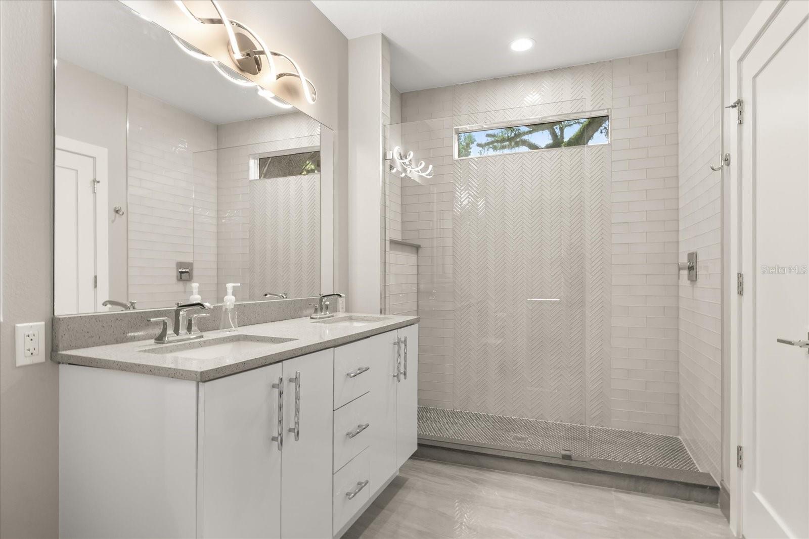 Image 29 of 47 For 808 Edgewater Drive