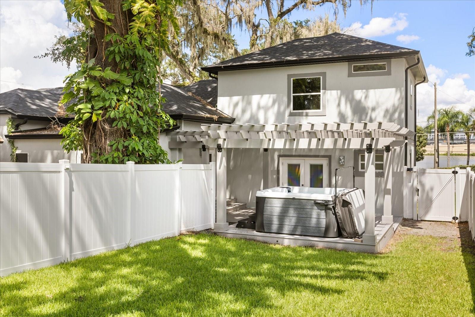 Image 36 of 47 For 808 Edgewater Drive