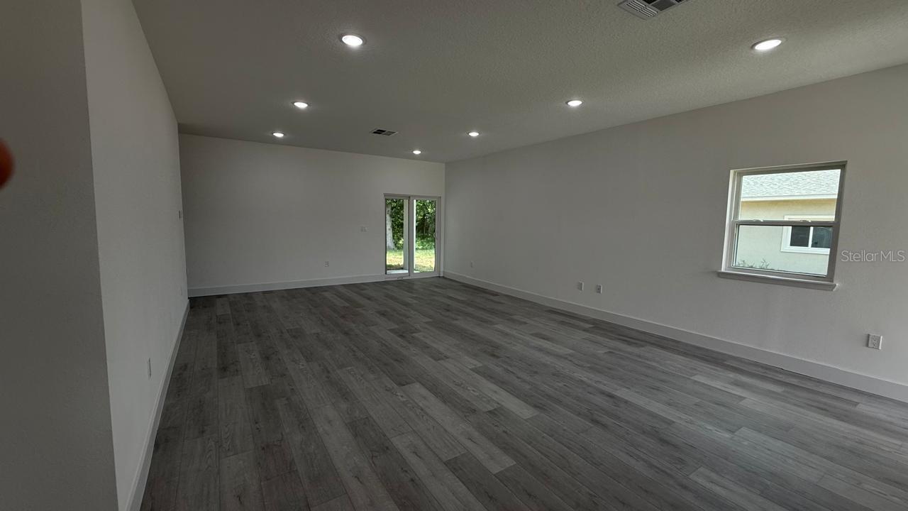 Image 7 of 22 For 820 Desoto Street