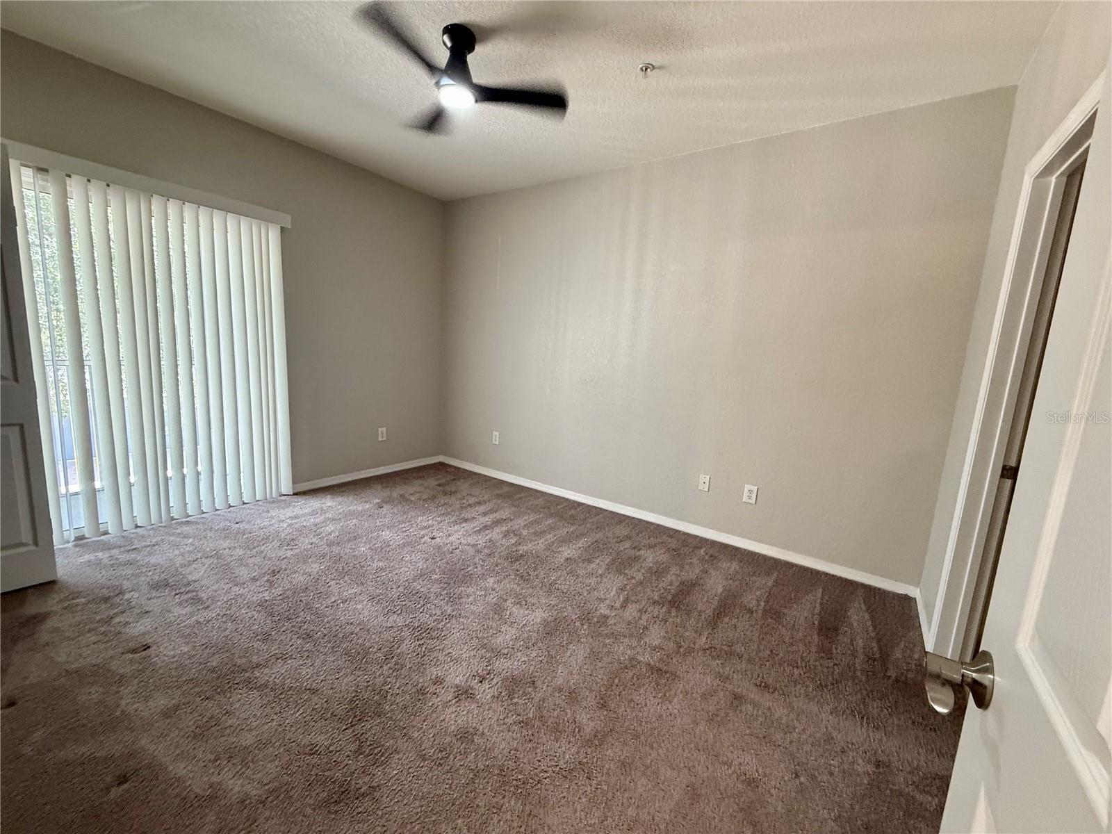Image 10 of 33 For 2586 Grand Central Parkway 13