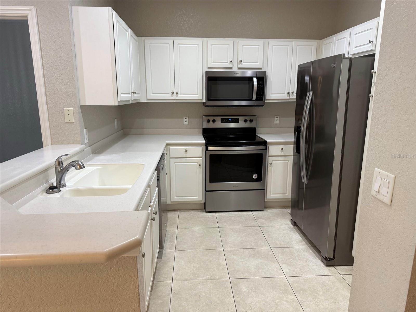 Image 4 of 33 For 2586 Grand Central Parkway 13